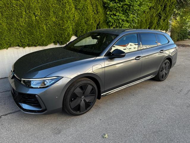 Volkswagen Passat Variant - 1.5 TSI eHybrid 200 kW R-Line Black AHK 360