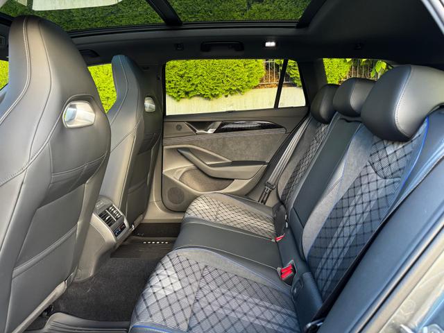 Volkswagen Passat Variant 1.5 TSI eHybrid 200 kW R-Line Black AHK 360 