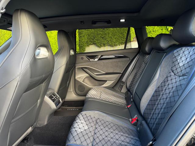 Volkswagen Passat Variant 1.5 TSI eHybrid 200 kW R-Line Black AHK 360 