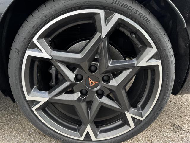 Cupra Leon Sportstourer 2.0 TSI 245 kW 4Drive VZ Kombi ST 2.0TSI AHK ACC 