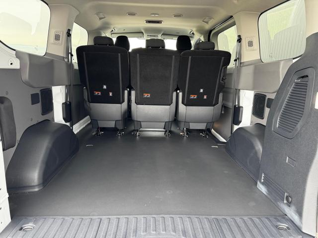 Volkswagen T7 Transporter BEV 100 kW RWD KR e- Kombi 5 Sitze 