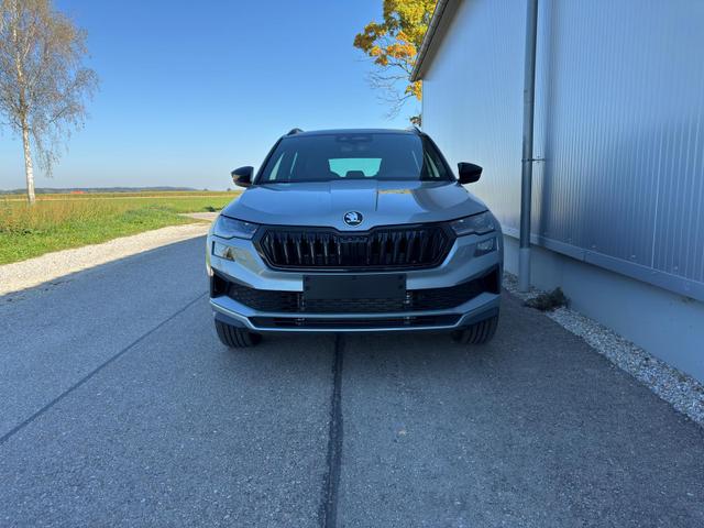 Skoda Karoq Sportline 2.0TDI DSG 4x4 AHK Matrix Leder 19 Zoll 