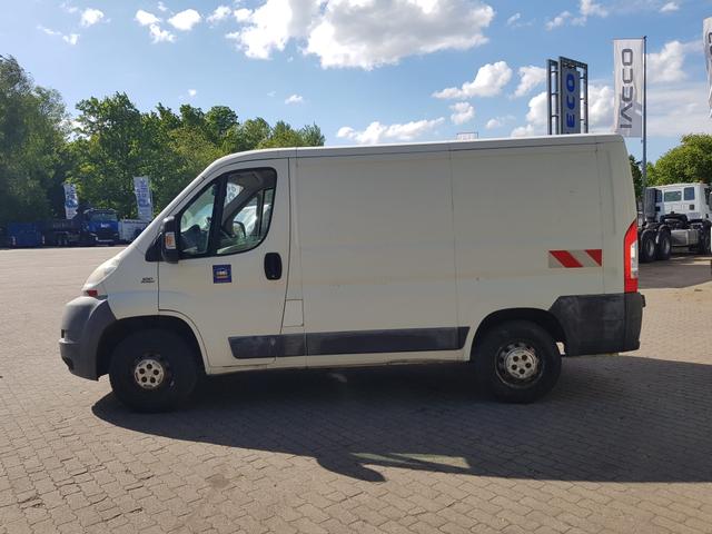 Fiat Ducato Kastenwagen 120 MULTIJET Radio+AHK 