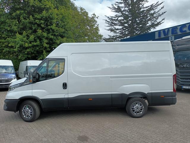 Iveco Daily 35S18HA8 V 3520L mit AHK, Rückfahrkamera 