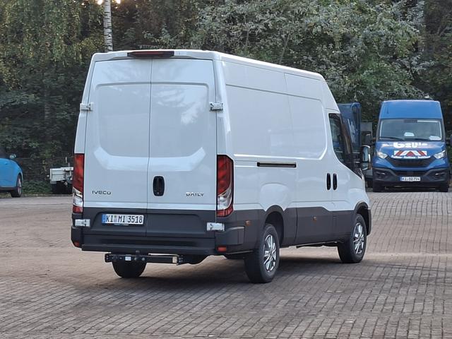 Iveco Daily 35S18HA8V *AHK*RADIO*KAMERA*KLIMA* 