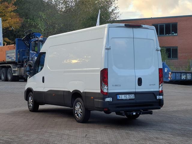 Iveco Daily 35S18HA8V *AHK*RADIO*KAMERA*KLIMA* 