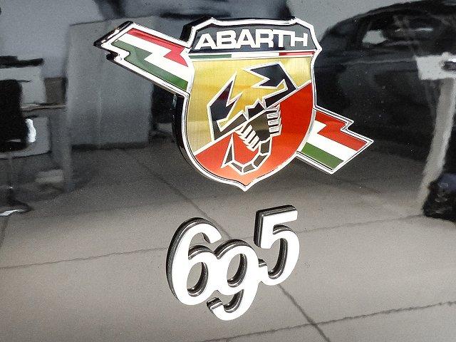 Abarth 695 EsseEsse 1.4 T-Jet (Limitiert) Beats-Soundsystem, Akrapovic, Bi-Xenon, Sabelt-Schalensitze 