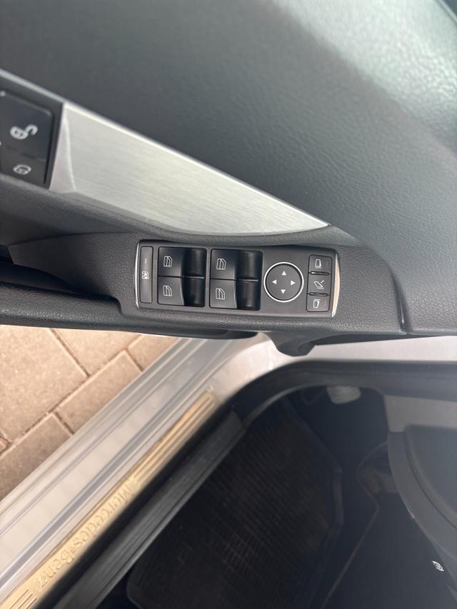 Mercedes-Benz C 180 CGI BlueEfficiency (204.049) 