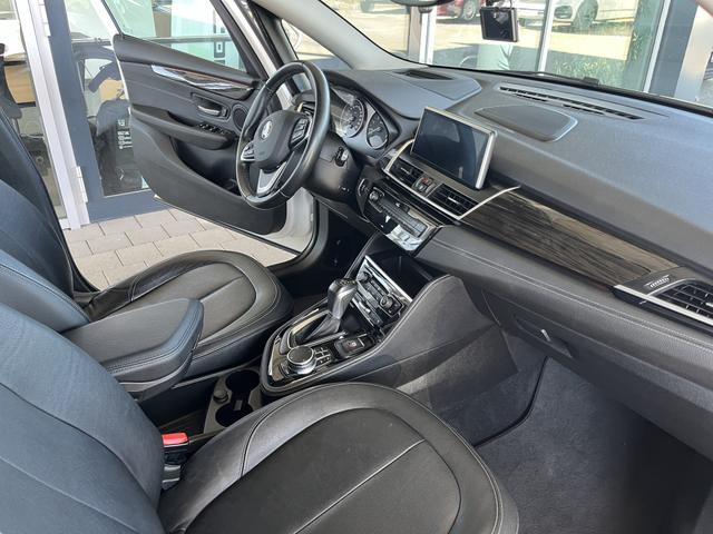 BMW 2er Active Tourer 220 i Luxury Line 