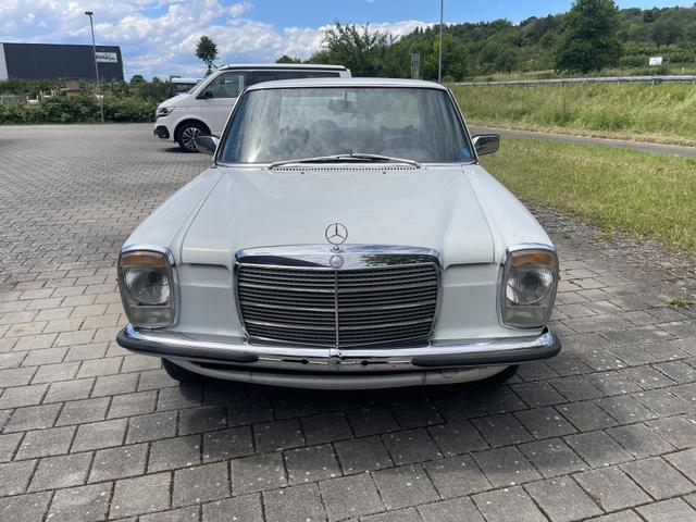 Mercedes-Benz 200 D H-Kennzeichen 