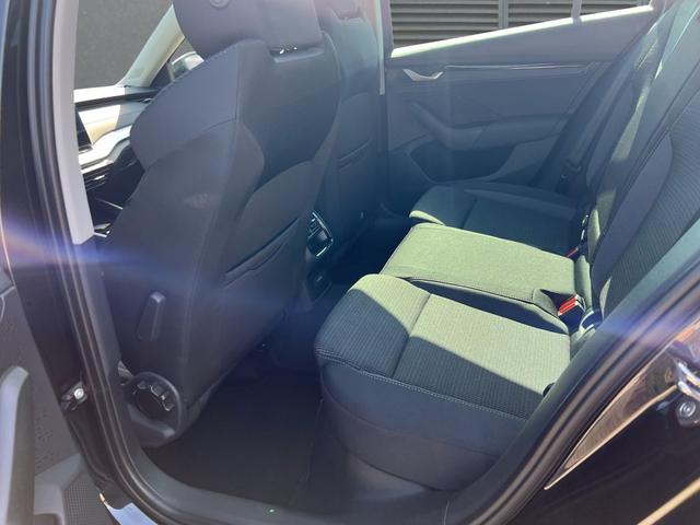 Skoda Octavia Combi Selection 5 Jahre Garantie+Winterpaket+LED 2.0 TDI DSG 
