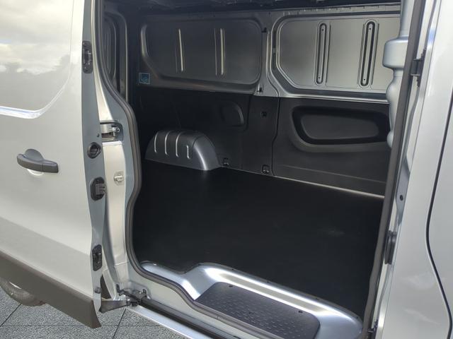 Renault Trafic L2H1 3.0t AHK EXTRA dCi 170 AT9 