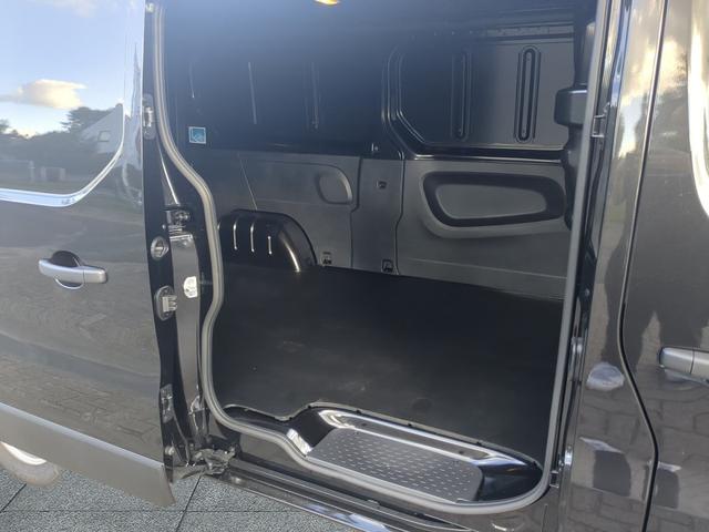 Renault Trafic L2H1 3.0t AHK EXTRA dCi 170 AT9 