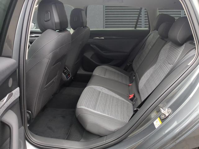 Skoda Superb Combi Selection Winterpaket+AHK+RFK 2.0 TDI DSG 