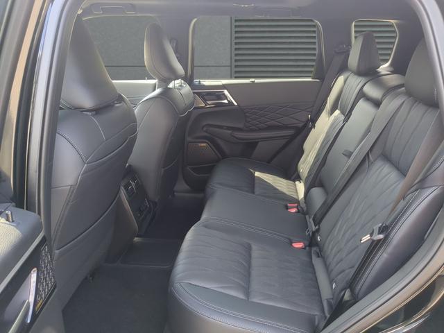 Mitsubishi Outlander Sondermodell Black Plug-in Hybrid 2.4 