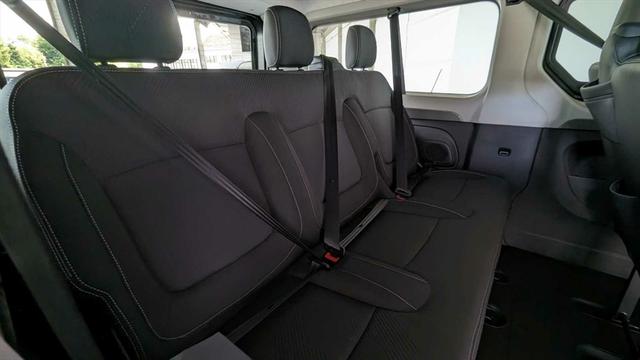 Renault Trafic III Combi 2,0 dCi EDC 8-Sitzer DAB LED NAVI PDC RFK SHZ 
