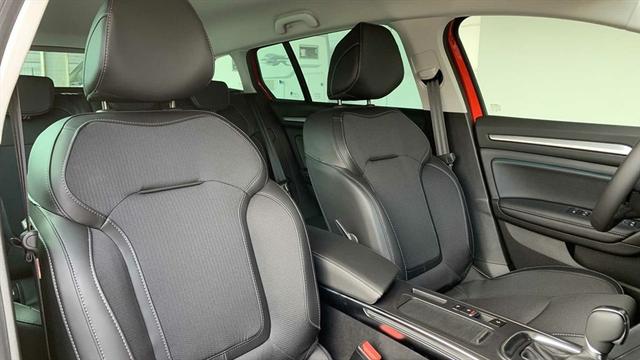 Renault Mégane Megane IV Grandtour 1,3 TCe EDC Intens DAB LED NAVI HEAD-UP RFK SHZ 
