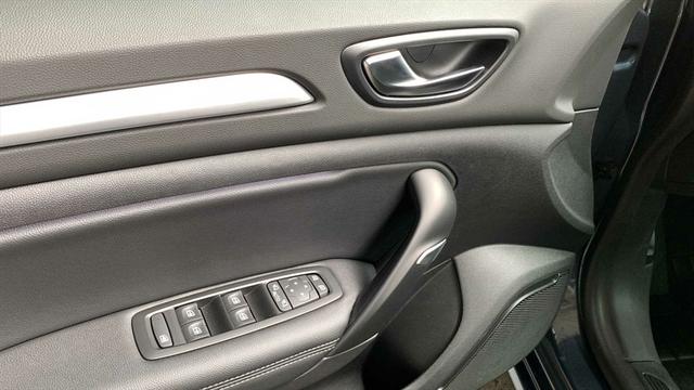 Renault Mégane Megane IV Grandtour 1,3 TCe Intense DAB LED NAVI KEY SHZ VIRTUAL 