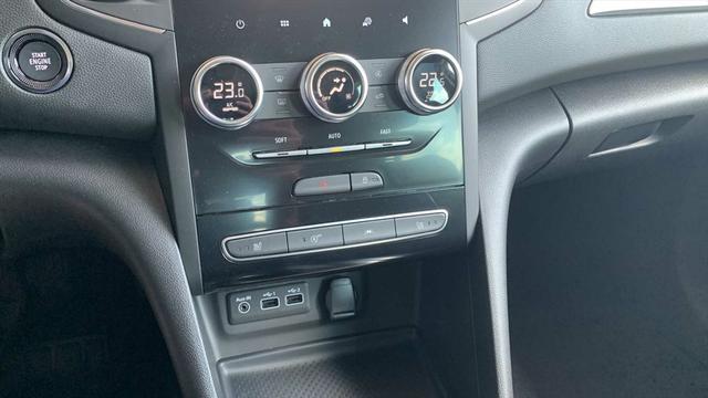 Renault Mégane Megane IV 1,3 TCe Intense DAB KA NAVI LHZ SHZ TOUCH VIRTUAL 
