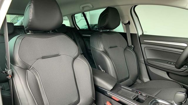Renault Mégane Megane IV Grandtour 1,3 TCe EDC Intens DAB LED NAVI HEAD-UP RFK SHZ 