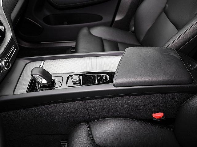 Volvo XC60 XC 60 Core 2WD B4 Benzin EU6d StandHZG AHK digitales Cockpit Memory Sitze Soundsystem 
