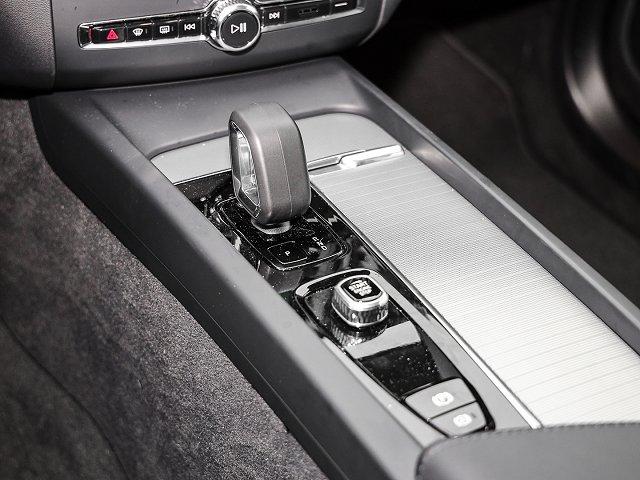 Volvo XC60 XC 60 Plus Dark 2WD B4 Benzin EU6d AHK digitales Cockpit Memory Sitze Soundsystem HarmanKardon 
