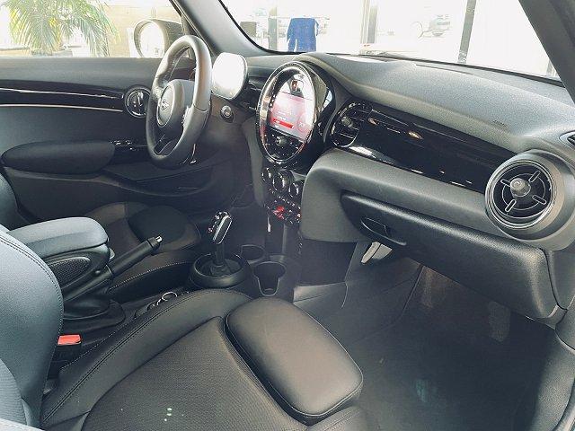 MINI Cooper S Classic Trim Navi Leder LED Kamera SitzHZG digitales Cockpit 