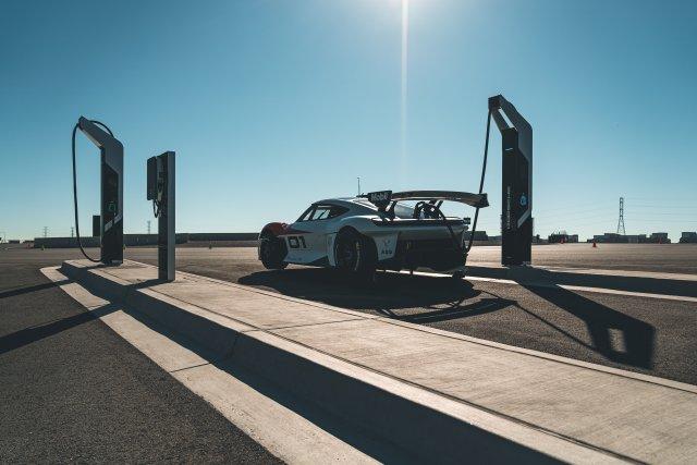 Jungfernfahrt im Porsche Mission R