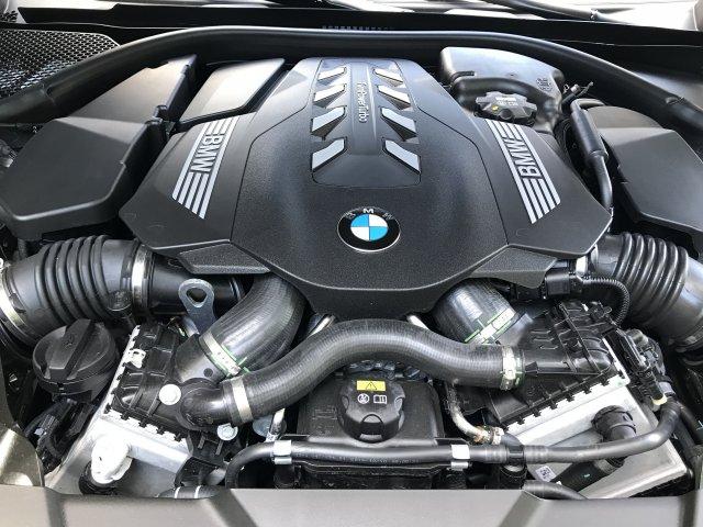 Immer der Niere nach - BMW 750 iL (E38) trifft auf BMW 750 Li (G12)