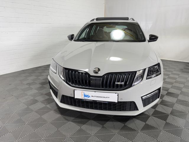 Skoda Octavia Combi 2.0 TDI DSG RS 4x4 KeyGo PANO AHK 