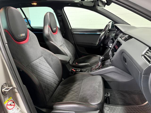 Skoda Octavia Combi 2.0 TDI DSG RS 4x4 KeyGo PANO AHK 
