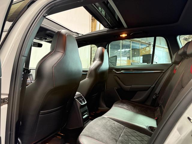 Skoda Octavia Combi 2.0 TDI DSG RS 4x4 KeyGo PANO AHK 