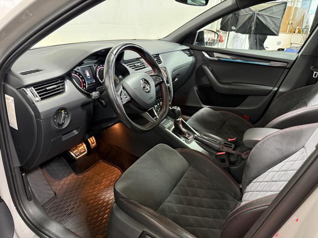 Skoda Octavia Combi 2.0 TDI DSG RS 4x4 KeyGo PANO AHK 