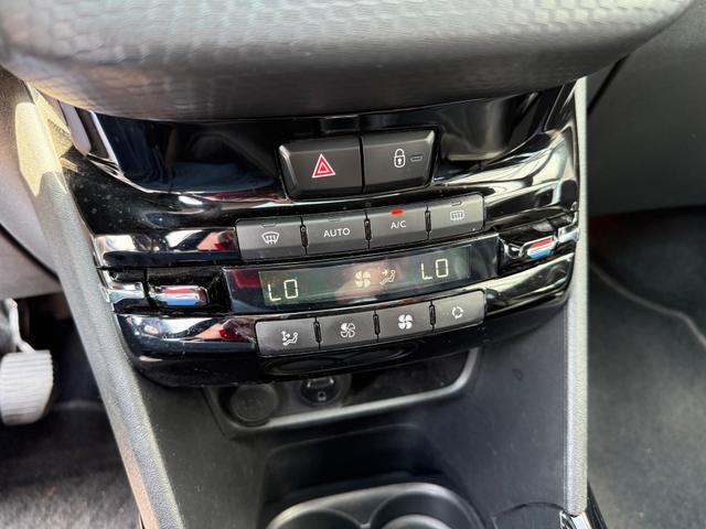 Peugeot 2008 1.2 PureTech 130 Allure S&S Temp. Leder Kamera 