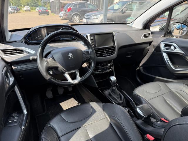 Peugeot 2008 1.2 PureTech 130 Allure S&S Temp. Leder Kamera 