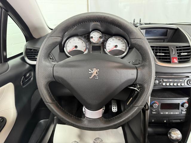 Peugeot 207 CC 1.6 16V 120 Roland Garros Klima SHZ PDC 