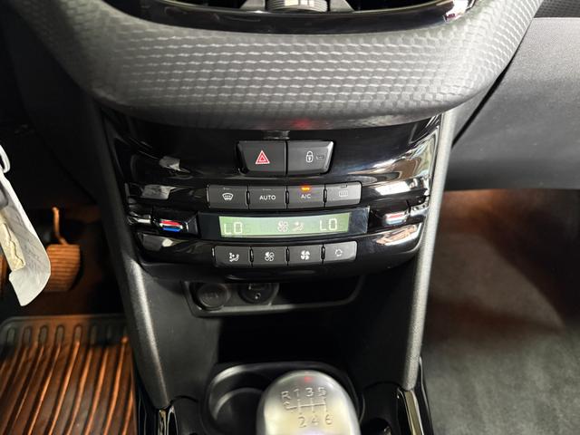 Peugeot 2008 1.2 PureTech 130 Allure S&S Temp. Leder Kamera 