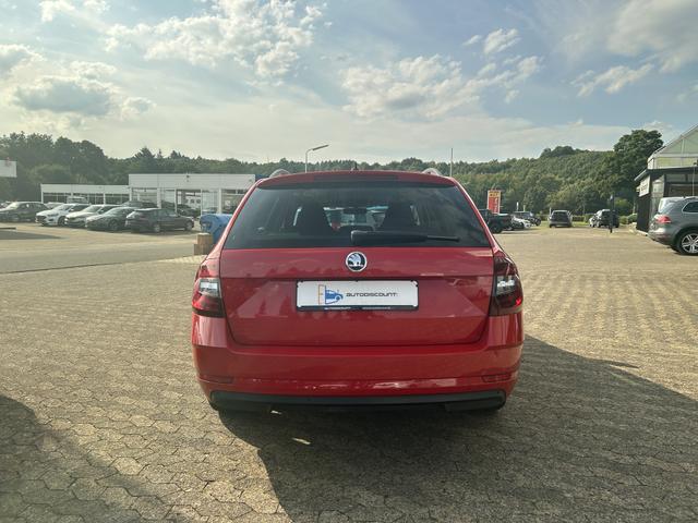Skoda Octavia Combi 2.0 TDI Style NAVI LED AHK SHZ PDC 