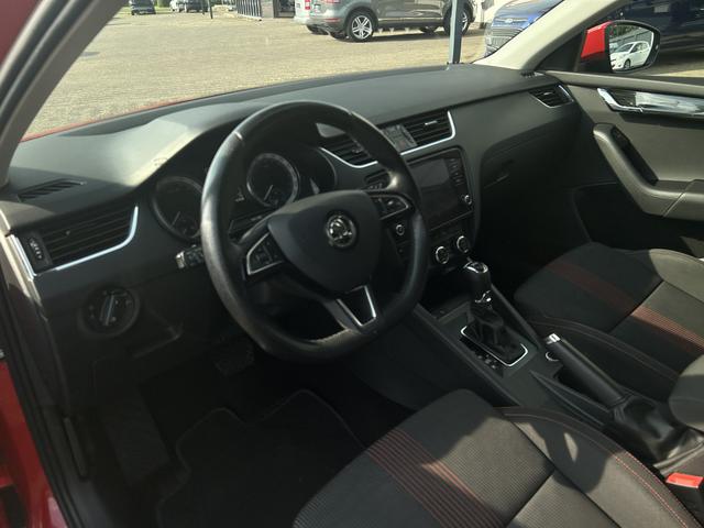 Skoda Octavia Combi 2.0 TDI Style NAVI LED AHK SHZ PDC 