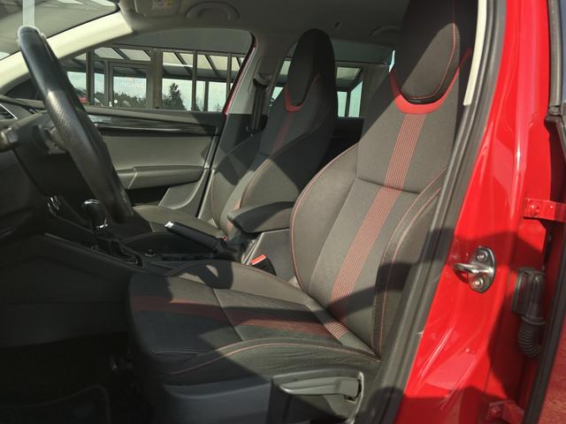 Skoda Octavia Combi 2.0 TDI Style NAVI LED AHK SHZ PDC 