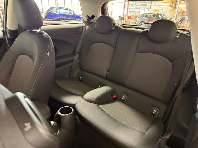 MINI Cooper 1.5 Klima NAVI PANO PDC 