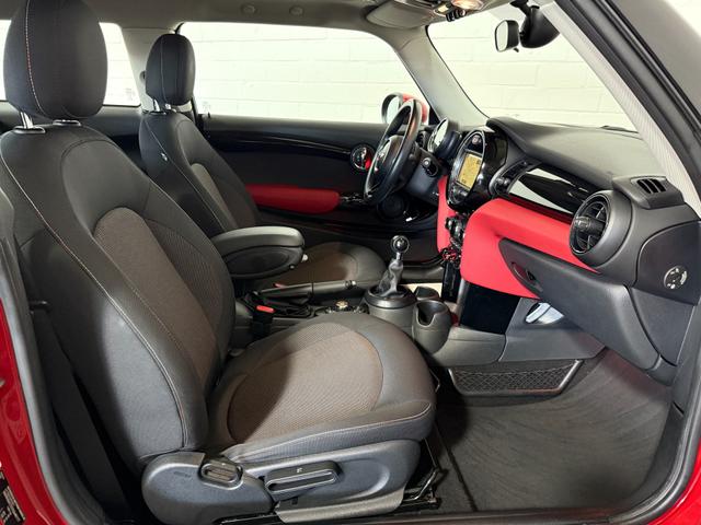MINI Cooper 1.5 Klima NAVI PANO PDC 