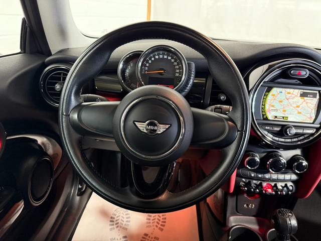 MINI Cooper 1.5 Klima NAVI PANO PDC 