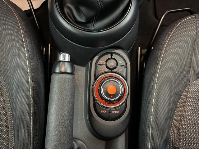 MINI Cooper 1.5 Klima NAVI PANO PDC 