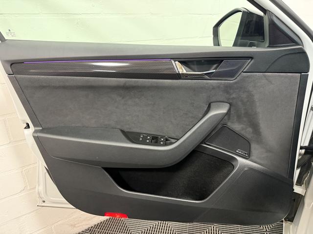 Skoda Superb Combi 2.0 TDI SportLine Canton NAVI AHK 
