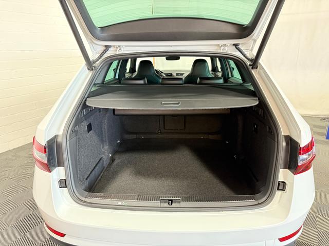 Skoda Superb Combi 2.0 TDI SportLine Canton NAVI AHK 