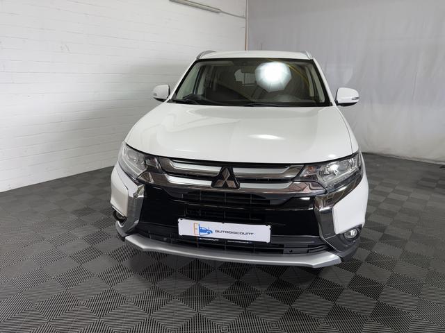 Mitsubishi Outlander 2.2 DI-D Plus 4WD KeyGo RFK AHK 7.Sitzer 
