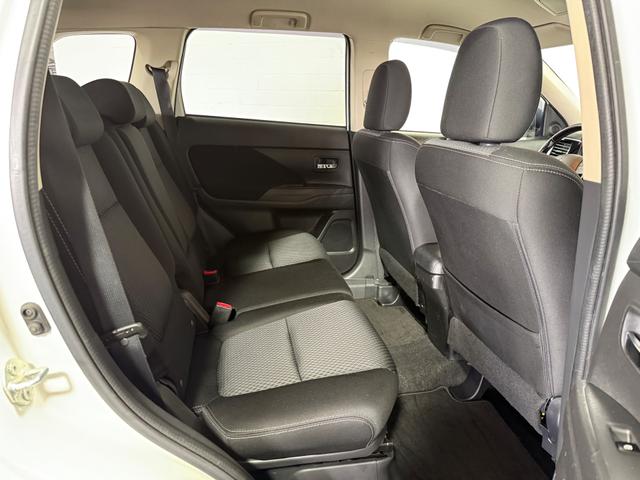 Mitsubishi Outlander 2.2 DI-D Plus 4WD KeyGo RFK AHK 7.Sitzer 