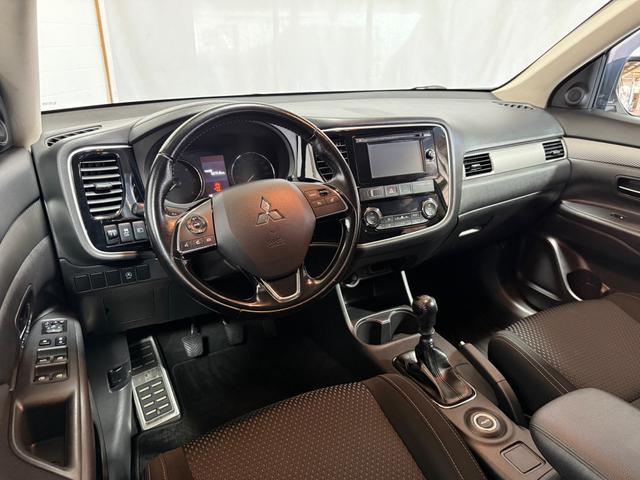 Mitsubishi Outlander 2.2 DI-D Plus 4WD KeyGo RFK AHK 7.Sitzer 