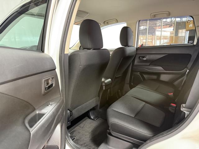 Mitsubishi Outlander 2.2 DI-D Plus 4WD KeyGo RFK AHK 7.Sitzer 
